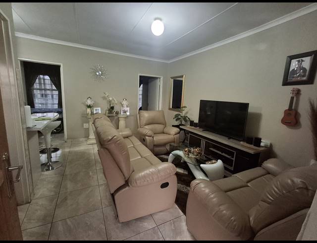 2 BEDROOM APARTMENT FOR SALE IN COMMERCIA